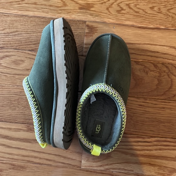 UGGS! Size: size 5.5 Style: Tasman slippers Color: (olive) - Picture 2 of 4